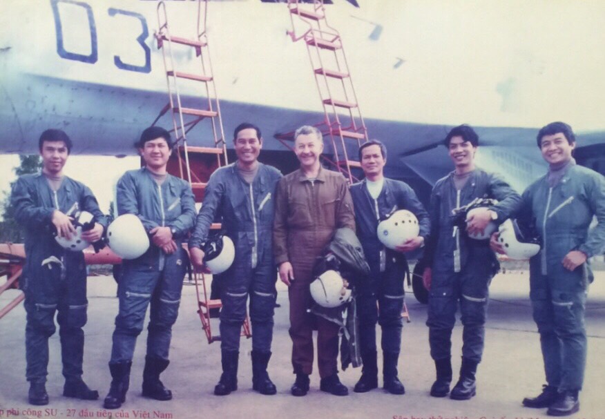 Tri ân thầy giáo Liên Xô/Nga, sẵn lòng hòa giải phi công Mỹ